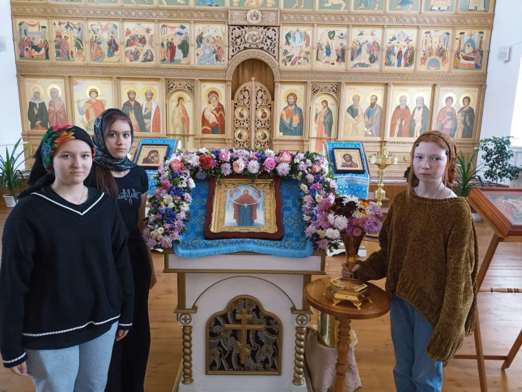 Мастер-класс по украшению аналойной иконы прошел в храме Петра и Павла с.Шиловка.