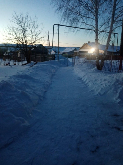 Продолжается работа по устранению последствий снегопада в селе Шиловка.